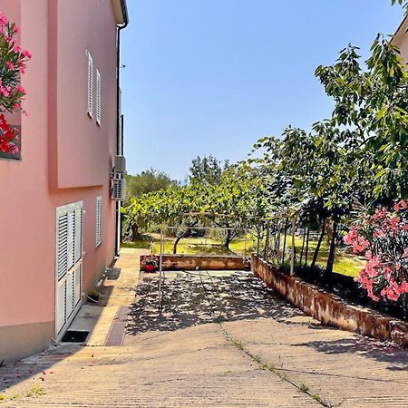 Studio Vesna With A Terrace And Sea View Rabac Eksteriør bilde