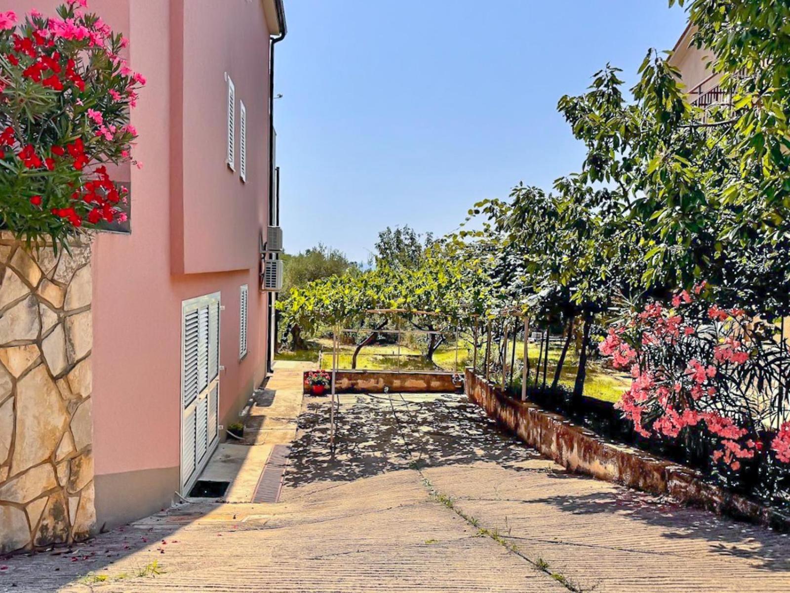 Studio Vesna With A Terrace And Sea View Rabac Eksteriør bilde
