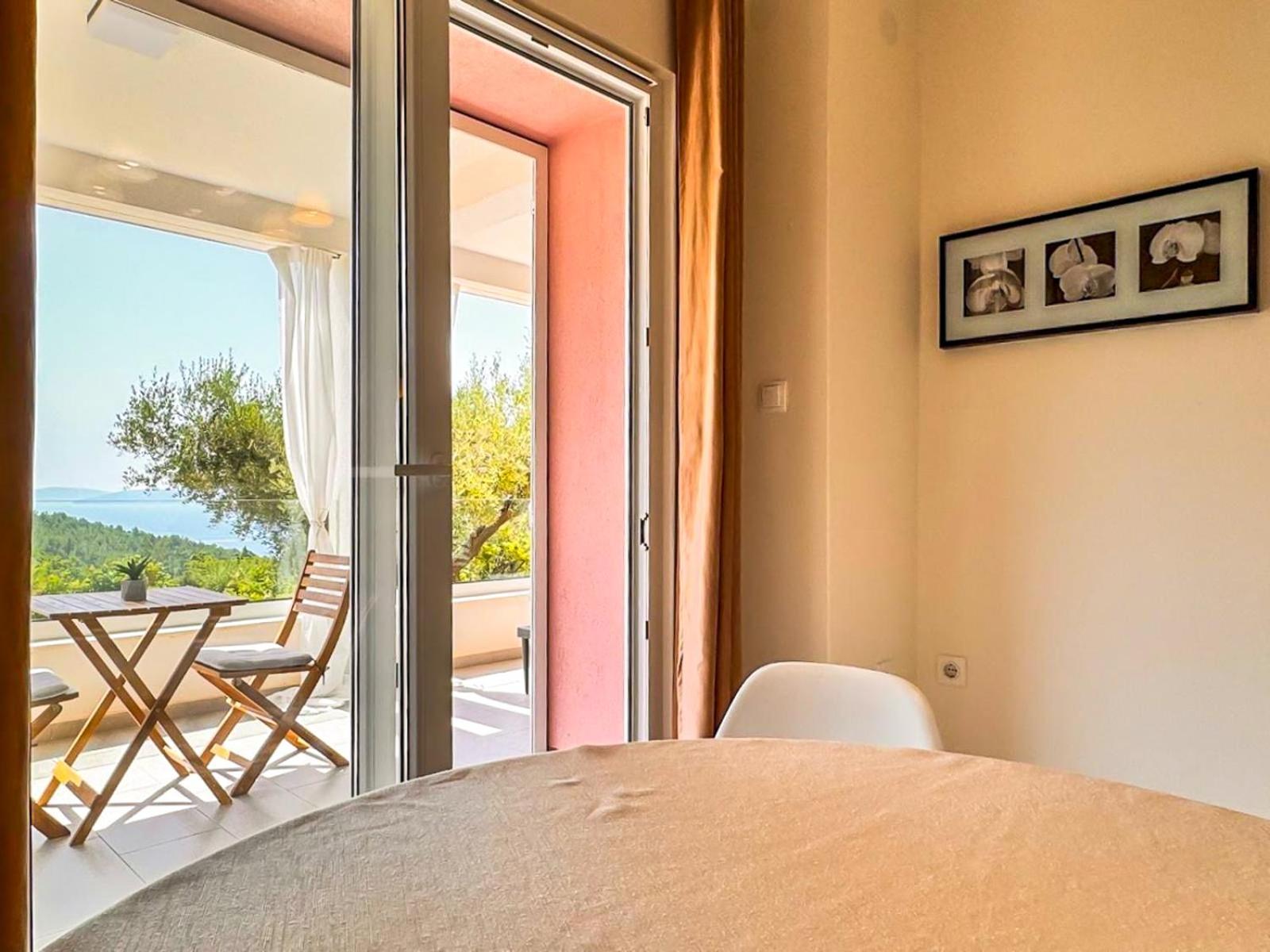 Studio Vesna With A Terrace And Sea View Rabac Eksteriør bilde