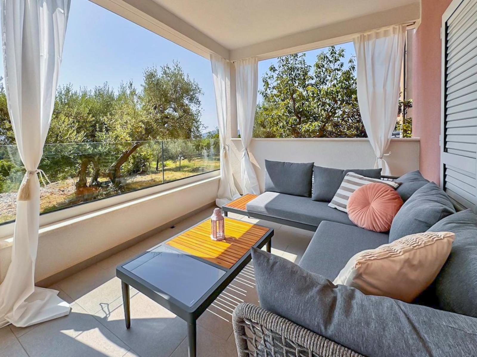 Studio Vesna With A Terrace And Sea View Rabac Eksteriør bilde